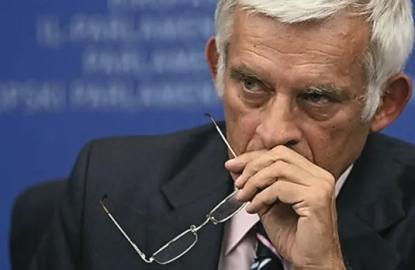 Nekdanji predsednik Evropskega parlamenta in poljski premier Jerzy Buzek (na fotografiji) ter podpredsednica Evropske ljudske stranke (EPP) Anca Boagiu sta bila v četrtek na skrivnem obisku v Sloveniji