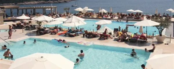 V  okolici Pulja je več kot sto  kilometrov plaž, med katerimi je tudi znana  Verudela