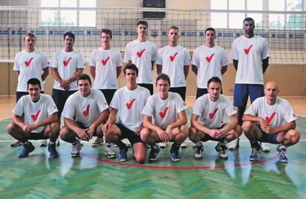 Odbojkarji kanalskega Salonita Anhovo  so v ponedeljek opravili prvi trening v novi sezoni 2013-14