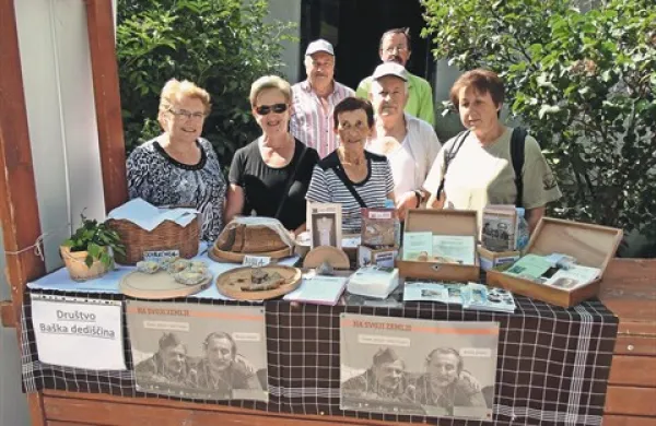 Društvo Baška dediščina se trudi  svojo prepoznavnost utrjevati tudi  s promocijo lokalnih dobrot, ki so jih nekoč kuhale gospodinje v gornjem delu Baške grape
