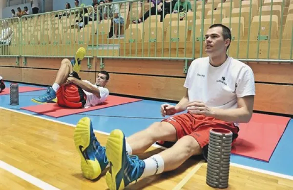 Uroš Slokar (desno) je eden najbolj izkušenih v slovenski izbrani vrsti