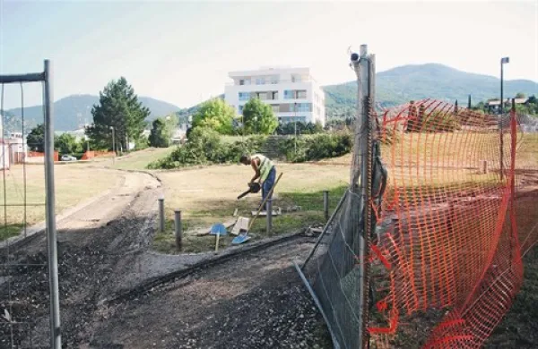 Skejt park začeli graditi