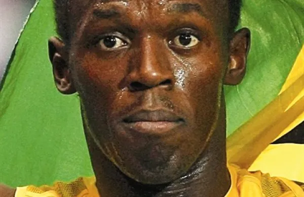  Bo jamajški zvezdnik Usain Bolt pri vsega 26 letih na prestolu najuspešnejšega atleta v zgodovini SP nasledil Američana Carla Lewisa?