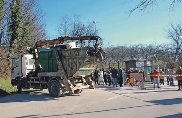 Takšna je ta čas podoba parka. Tekoča voda je “tam spodaj”.