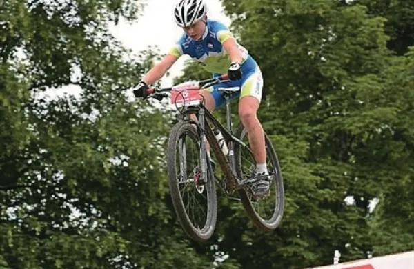  Slovenska gorska kolesarka Tanja Žakelj je na najnovejši lestvici Mednarodne kolesarske zveze (Uci) še vedno na prvem mestu