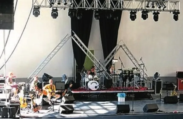 Utrinek s priprav na nocojšnji koncert