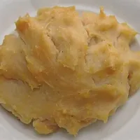 Bela polenta po kraško je malo znana, a okusna in izdatna jed