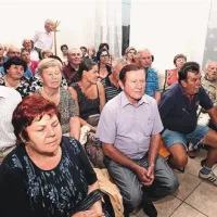 Ercole Jerman (v sredini) je zadovoljen