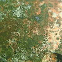 Po skoraj stotih letih so na granati še vedno vidne oznake (FGB), iz katerih bi vojaški zgodovinarji lahko sestavili zgodbo granate in ljudi, ki so jo izstrelili 