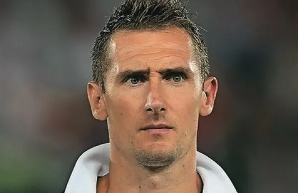 Veteran nemške nogometne reprezentance, na Poljskem rojeni Miroslav Klose, ki lovi strelski rekord Gerda Müllerja v dresu elfa, je napovedal konec reprezentančne kariere po svetovnem prvenstvu leta 2014 v Braziliji