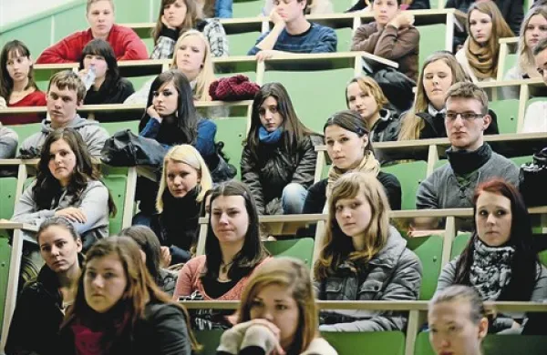 Leta 2009 je bilo kar za 240 odstotkov  več brezposelnih diplomantov kot leta 2000
