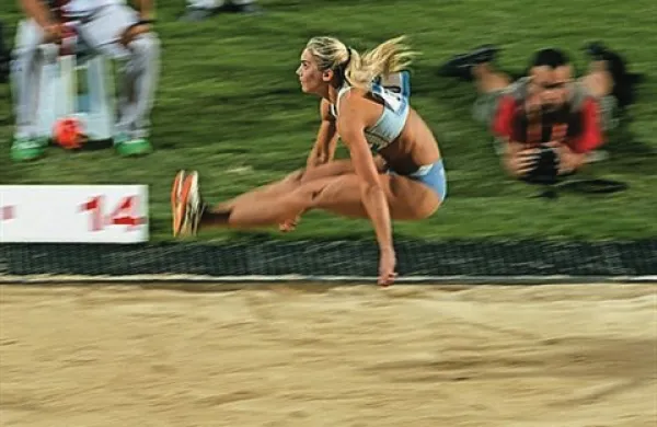 Slovenska atletinja Snežana Rodić je na diamantni ligi v Stockholmu v troskoku zasedla šesto mesto s 13,72 metra