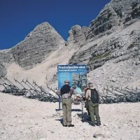 Tudi poleti je občutiti, da gondolska žičnica ne obratuje. Če se ne bodo obnove za ponovni zagon lotili takoj, bo šla k vragu še ena zimska sezona in bo bovški turizem pahnila v še večje težave ...