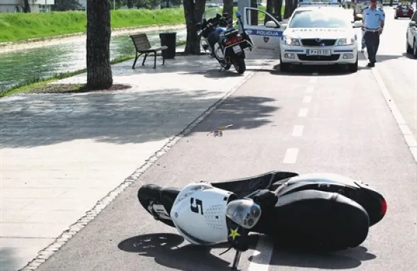 Aprila je Koprčan skušal policistom zbežati, vendar je s skuterjem padel in končal v lisicah 