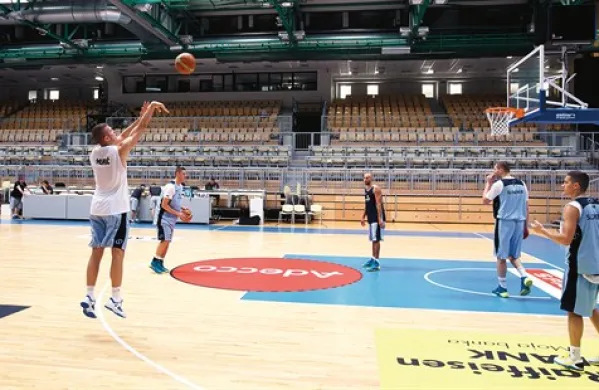 Slovenska košarkarska reprezentanca je včeraj dopoldne že trenirala v dvorani Bonifika 