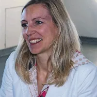 Janja Pavšič: “Izkazalo  se je, da so bili v razpisu objavljeni sterilizatorji neustrezni, zato so ta razpis razveljavili; novega pa menda  nato niso objavili.”