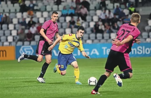 Nogometaši Domžal so v 7. krogu Prve lige Telekom Slovenije izgubili z Luko Koper z 0:1 (0:1)
