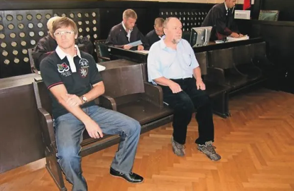 Aleš Pangerc (levo) in Marek A. Konfisz sta priznala krivdo