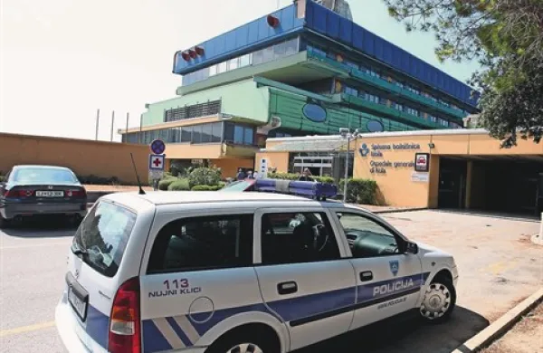 Policisti so delo v bolnišnici končali, zdaj ga nadaljujejo s pregledovanjem zasežene dokumentacije