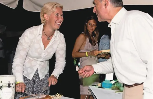 Tomaž Gantar, minister za zdravje, si je pri Špeli Marino iz ribogojnice Fonda privoščil surovega piranskega brancina s sečoveljskim solnim cvetom in oljčnim oljem 