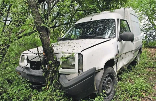 Kljub razbitemu in prestreljenemu avtu policisti Trampuža lani aprila niso uspeli ujeti
