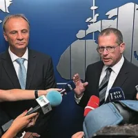 Predsednik nadzornega sveta Dino Klobas (levo) in dosedanji predsednik uprave Bojan Brank