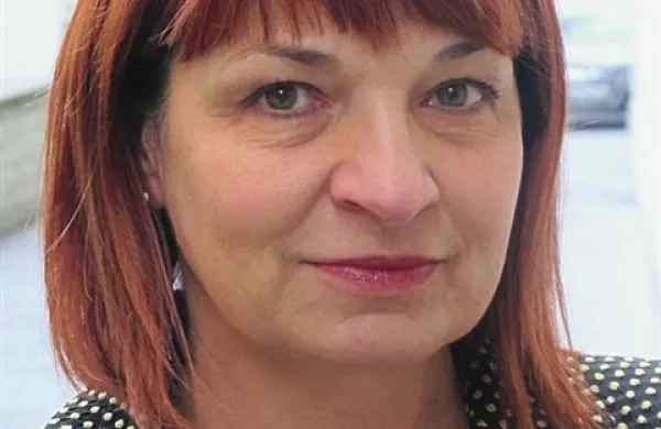 Podpredsednica stranke SLS Olga Franca je na twitterju zapisala, da je “nepolitični” nadzornik Dino Klobas politično klonil