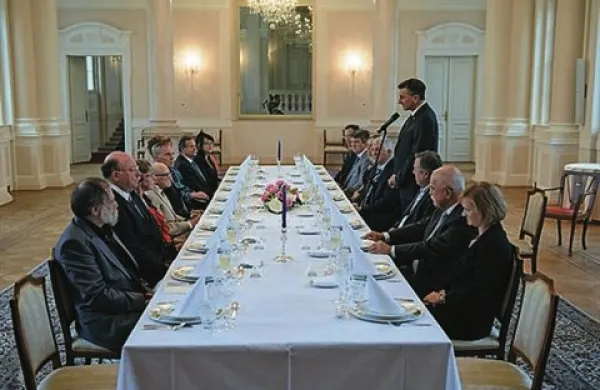 Tržaškemu pisatelju Borisu Pahorju, ki danes praznuje 100. rojstni dan, je ob jubileju čestital predsednik države Borut Pahor