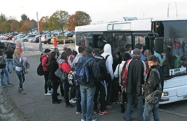 Dijaki in študentje bodo za subvencionirane vozovnice  morali odšteti nekoliko več, postopek nakupa pa bo preprostejši
