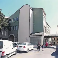 Glavni stavbi ZD v centru Kopra sta pripojeni še dve manjši 