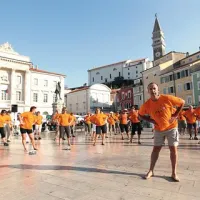 Vadba na  Tartinijevem trgu  na lanskem shodu skupin Šole zdravja 