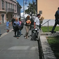 Kriminalisti, ki so danes opravili hišne preiskave na sedežu Mestne občine Koper (MOK), so preiskovali sum zlorabe uradnega položaja pri prodaji funkcionalnega zemljišča za hišo predstojnika občinskega urada za okolje in prostor Georgija Bangijeva