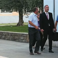 Policisti, kriminalisti, odvetniki, podžupan Danijel Cep in Georgi Bangiev (levo, v ozadju) so hodili od občinskih pisarn na Verdijevi 6 do tistih na Verdijevi 10 in nazaj