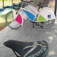 V Semedeli so neznanci poškodovali več koles, namenjenih izposoji 