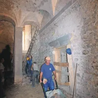  Rekonstrukcije ali sanacije so potrebne tudi obokane stropne konstrukcije 