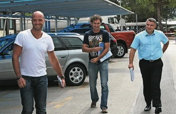 Predstavniki zaposlenih v nadzornem svetu družbe Mladen Jovičić, Stojan Čepar  in Nebojša Topić ocenjujejo, da je Gašpar Gašpar Mišič od vseh kandidatov ponudil najboljši plan razvoja in poslovanja Luke Koper
