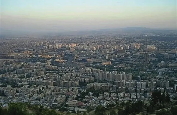 V Libanon je prek meje v zadnjih 24 urah pribežalo približno 10.000 Sircev, tudi zaradi zaskrbljenosti glede morebitnega vojaškega posredovanja iz tujine