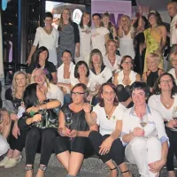 Brike, njihove hrvaške gostje in vinske kraljice