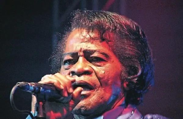 Angleški glasbenik Mick Jagger se bo prelevil v producenta in bdel nad biografskim filmom o življenju in delu priznanega ameriškega soul izvajalca Jamesa Browna
