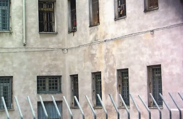 V italijanskih zaporih (na fotografiji je goriški), je gneča, visok je tudi delež tujcev