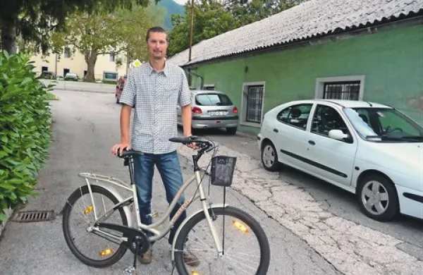 Miro Kristan, tako kot drugi javni uslužbenci, z uporabo kolesa promovira trajnostno mobilnost