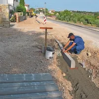 Dober milijon evrov za kilometer ceste