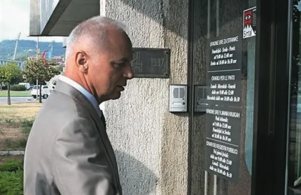Dobri dve leti potem, ko je Intereuropa proti nekdanji upravi družbe pod vodstvom Andreja Lovšina vložila odškodninsko tožbo, se je maja na koprskem okrožnem sodišču končno  začelo njeno razpletanje; to zdaj dobiva pospešek,  narok se nadaljuje že jutri