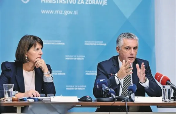 Tako direktorica direktorata Elda Gregorič Rogelj kot minister Tomaž Gantar optimizmu bolnišnic ne zaupata 