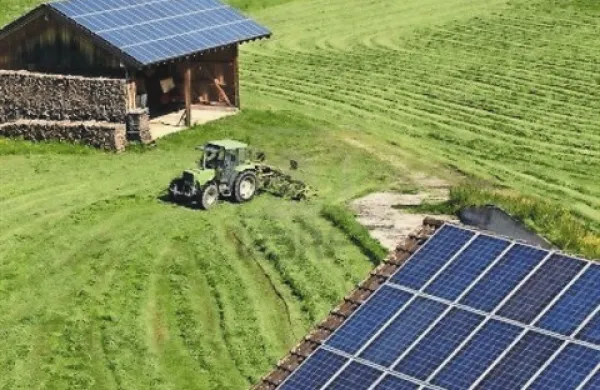 Obtožena je imela velikopotezne načrte, od vetrnih do sončne elektrarne in staje za drobnico, a se ji niso izšli (fotografija je simbolična)