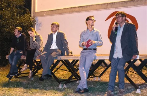 Film so v pogovoru z Mitjo Tretjakom (drugi z desne) predstavili (z desne) režiser Miroslav Mandić,  predstavnik producenta  Gustav film ter  igralca Iva Babič in Jernej Čampelj