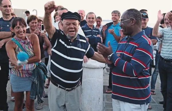 Tako se je veselil Berto Radojkovič (levo), ki je na licitaciji premagal Petra Bossmana