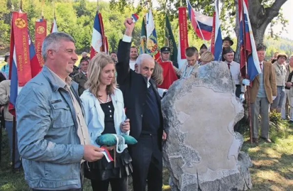 Na Križni Gori, kjer je pred skoraj 70. leti nastala pesem Vstajenje Primorske, so tej  pesmi postavili spomenik
