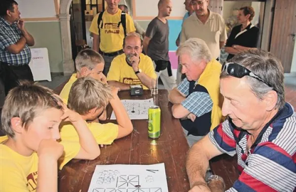  Vsa leta kot ekipa v  igri za sive celice - vovkalci, ostajata nepremagana tudi  profesor zgodovine Janez Kavčič in kovinar Franci Pivk