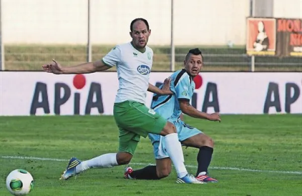 Gianluca Lapadula (v modrem dresu) je z zadetkom prinesel Novogoričanom točko v Mariboru, Olimpija (na fotografiji nekdanji hitove Aris Zarifović) pa je v krizi